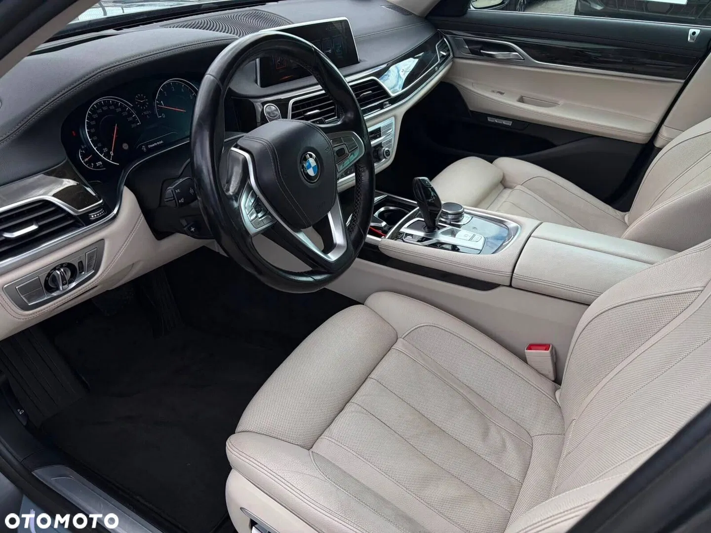 2016 BMW Seria 7 750Li xDrive, photograph 11
