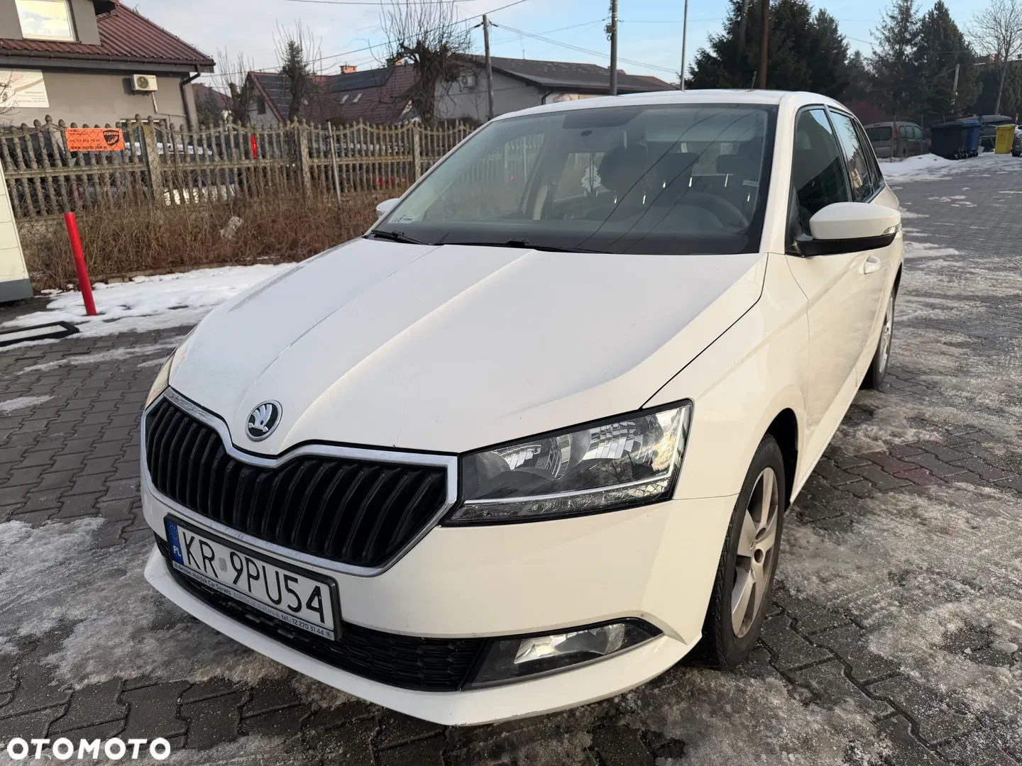 Skoda Fabia 1.0 Active — photo 1 of 9