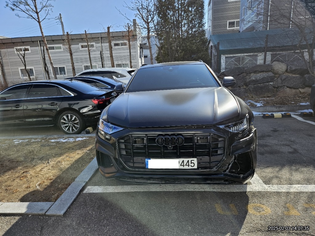 2022 Audi Q8 50 TDI quattro, photograph 1