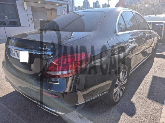 2020 Mercedes-Benz E450 4MATIC, photograph 2