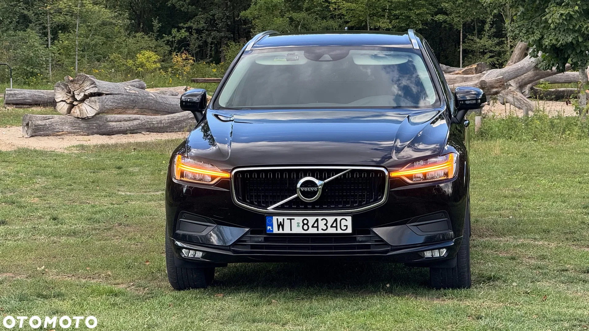 2020 Volvo XC 60 D4 Momentum, photograph 2