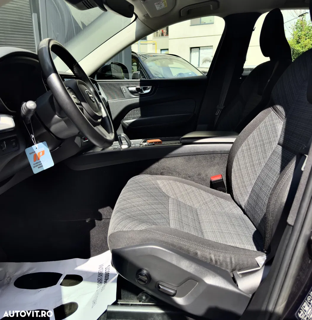 2022 Volvo XC 60 B4 MHEV AT AWD Plus Dark, photograph 10