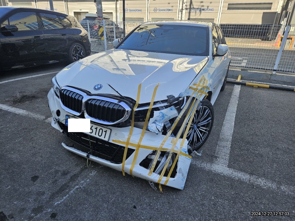 2022 BMW 320e, photograph 1
