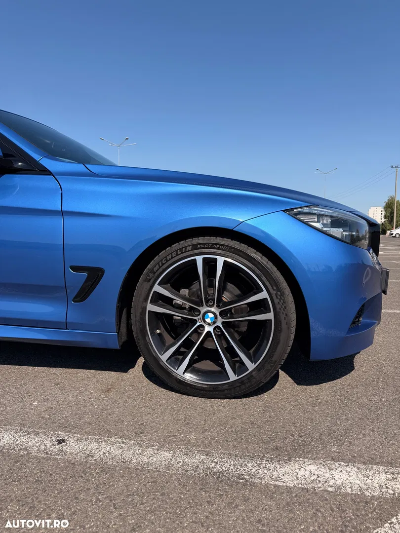 2019 BMW Seria 3, photograph 8