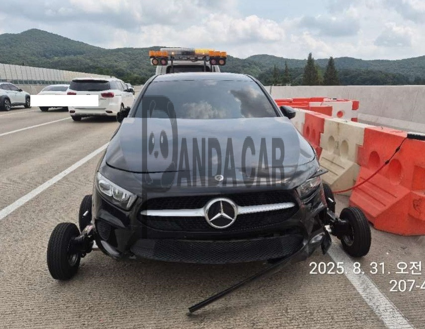 2021 Mercedes-Benz A250 4MATIC, photograph 1