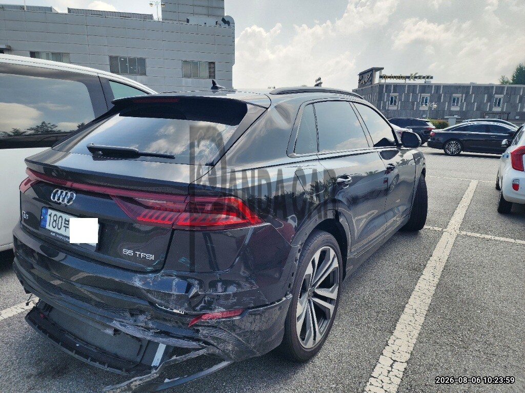 2023 Audi Q8 55 TFSI quattro, photograph 3