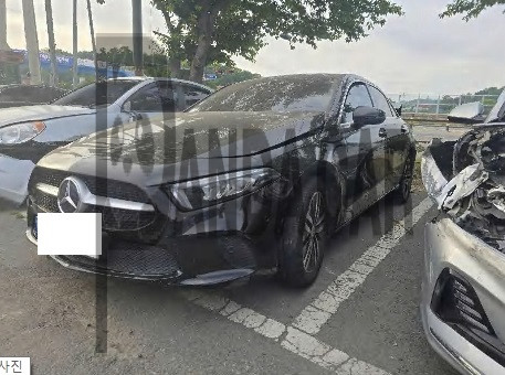 2022 Mercedes-Benz A200 d Sedan, photograph 2