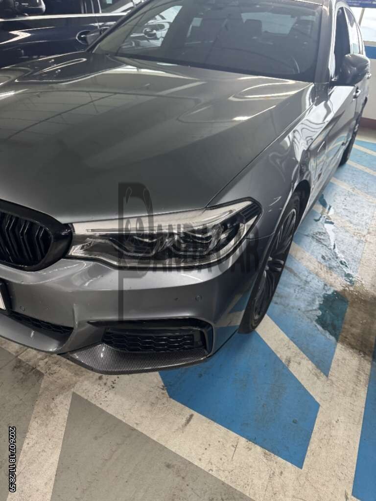 2020 BMW 530e iPerformance M Sport Package, photograph 2