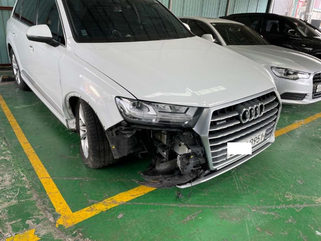 2019 Audi Q7 45 TFSI quattro, photograph 2