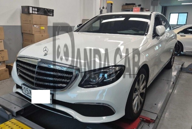 2017 Mercedes-Benz E220 d, photograph 1