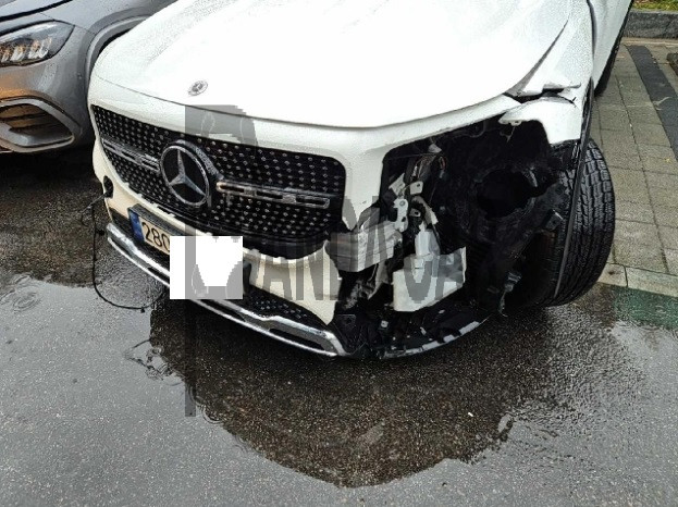 2021 Mercedes-Benz GLB220, photograph 1