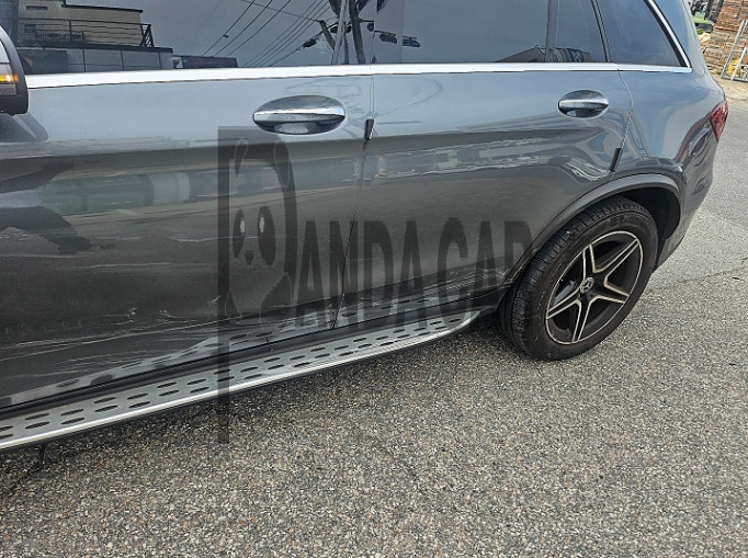 2020 Mercedes-Benz GLC300 4MATIC, photograph 3