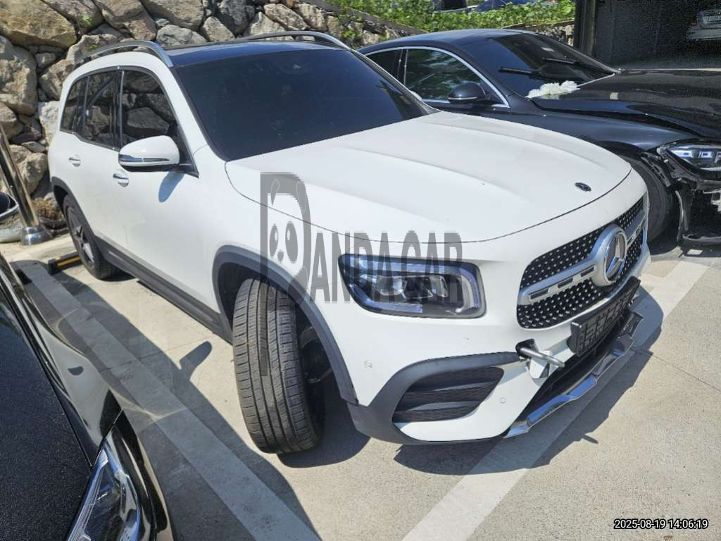 2021 Mercedes-Benz GLB250 4MATIC, photograph 4