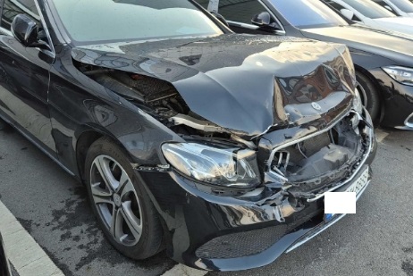 2018 Mercedes-Benz E300 4Matic, photograph 2