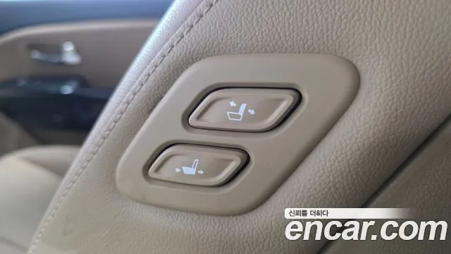 2018 Kia Canival 9-Seater Noblesse, photograph 3