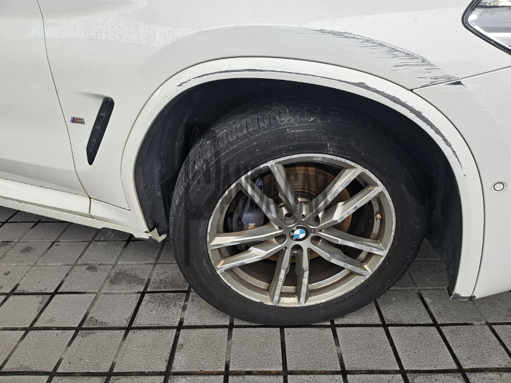 2020 BMW X3 xDrive30e M Sport Package, photograph 2