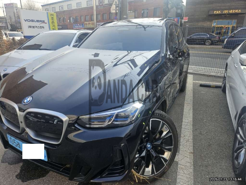 2023 BMW iX3 M Sport, photograph 3