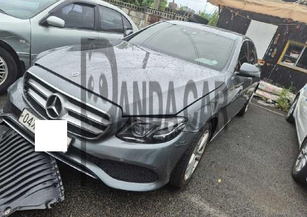 2017 Mercedes-Benz E220 d 4Matic 04ga9621, photograph 2
