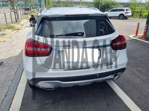 2019 Mercedes-Benz GLA220, photograph 2
