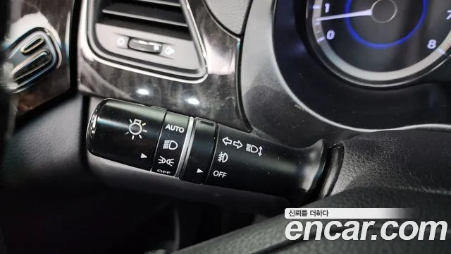 2011 Hyundai Grandeur HG240 Luxury, photograph 4