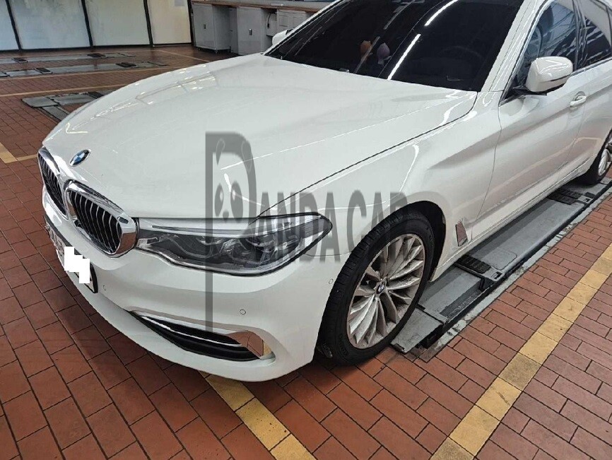 2020 BMW 520d Luxury, photograph 1