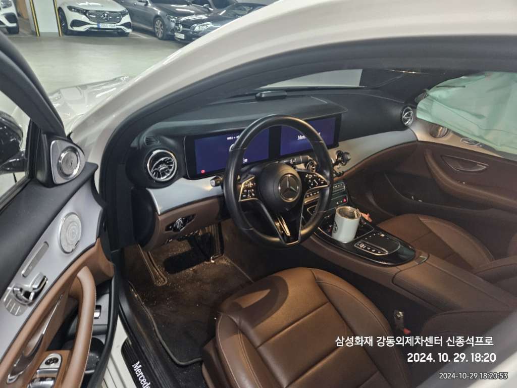 2021 Mercedes-Benz E250, photograph 4