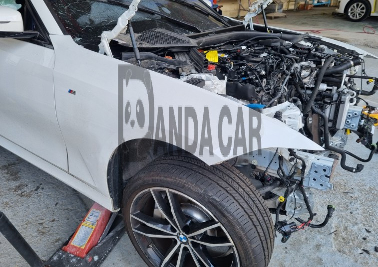 2020 BMW 330e, photograph 2