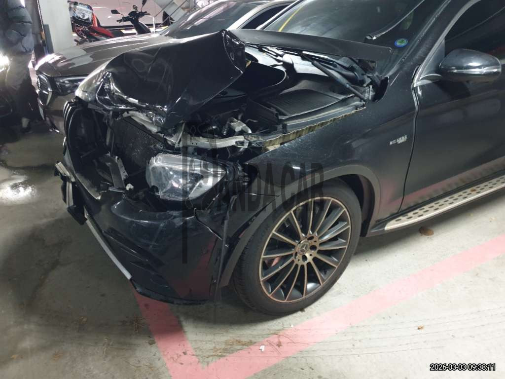 2019 Mercedes-Benz GLC300 4Matic Coupe, photograph 2