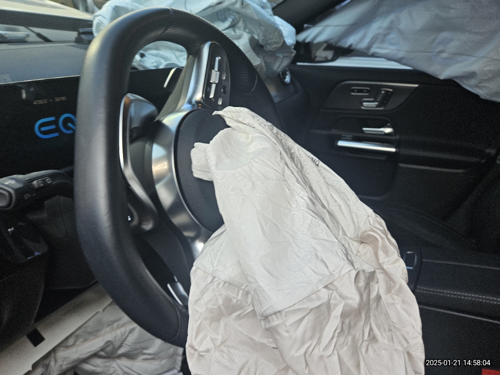 2023 Mercedes-Benz EQA250, photograph 3
