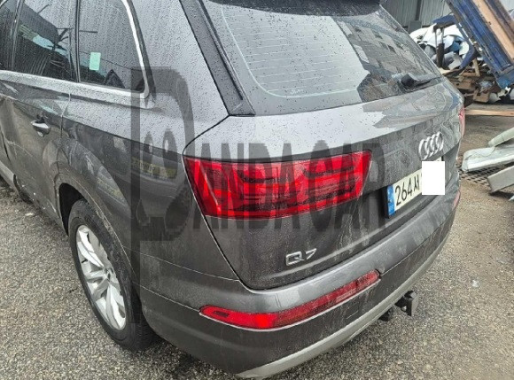 2019 Audi Q7 45 TFSI quattro, photograph 2