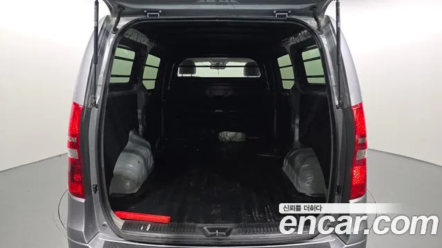 2021 Hyundai Starex Van 3-Seater, photograph 11