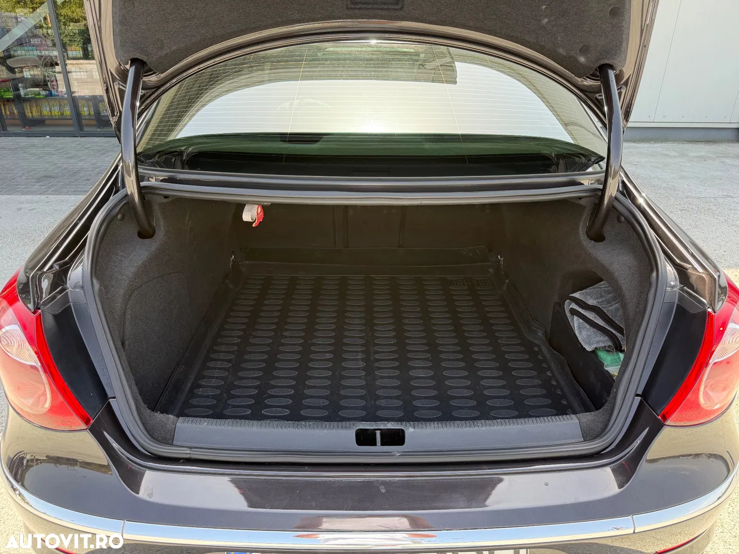 2010 Volkswagen Passat CC, photograph 7