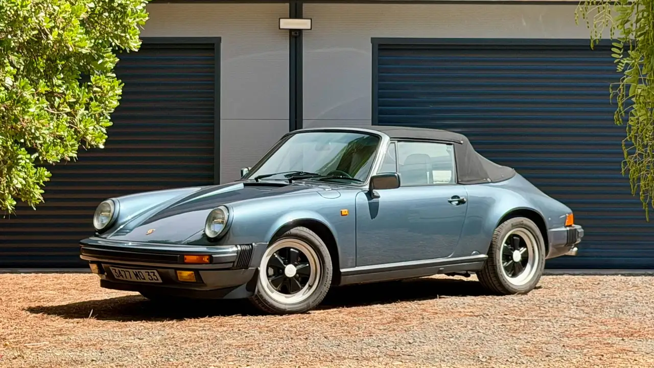 1988 Porsche 911 911 Cabriolet Carrera, photograph 8