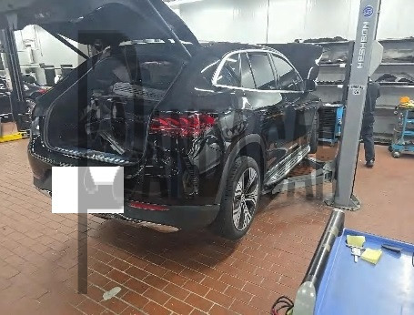 2024 Mercedes-Benz EQE350 4MATIC SUV, photograph 2