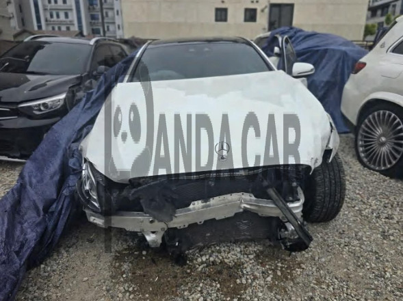 2019 Mercedes-Benz E300, photograph 1