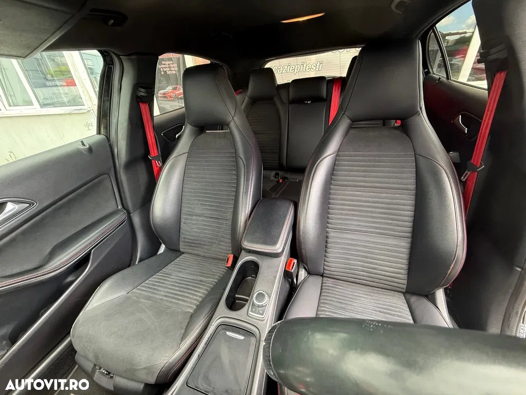 2014 Mercedes-Benz GLA 250 4MATIC 7G-DCT Edition 1, photograph 12