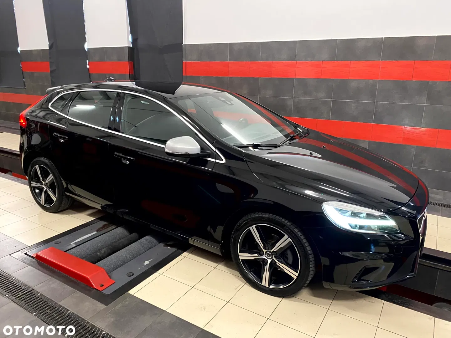 2017 Volvo V40 D2 Drive-E SCR R-Design Momentum, photograph 7