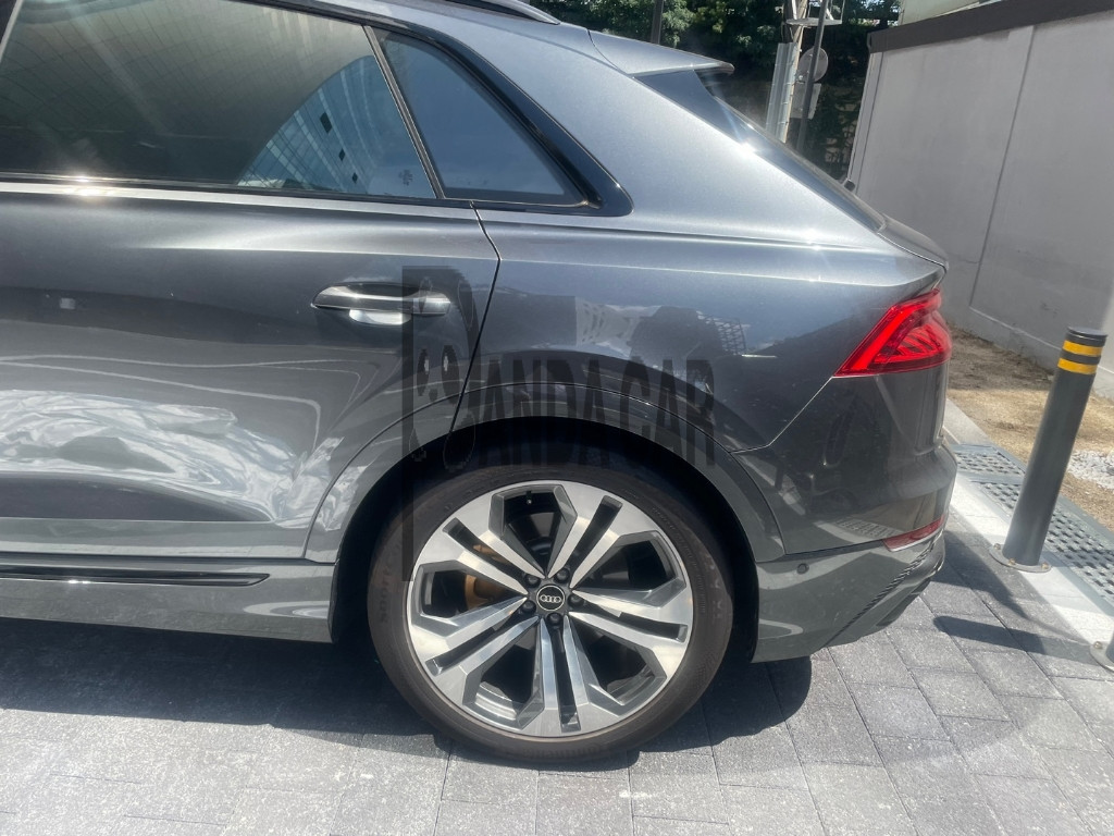 2023 Audi Q8 55 TFSI quattro, photograph 5