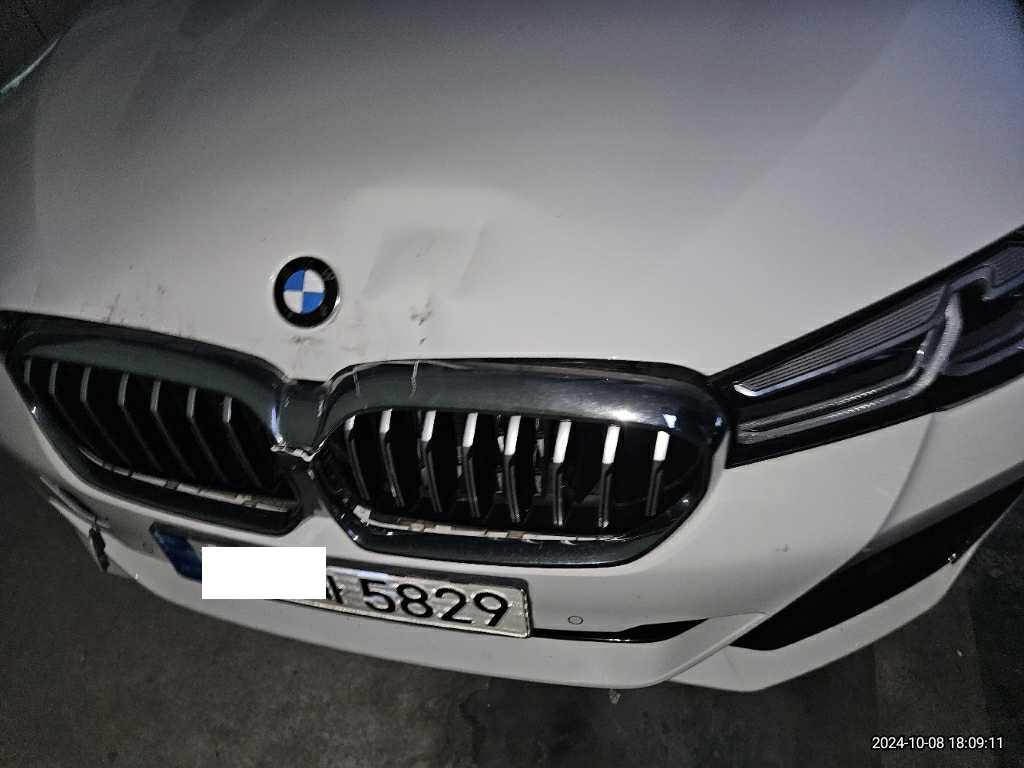 2022 BMW 520i, photograph 2