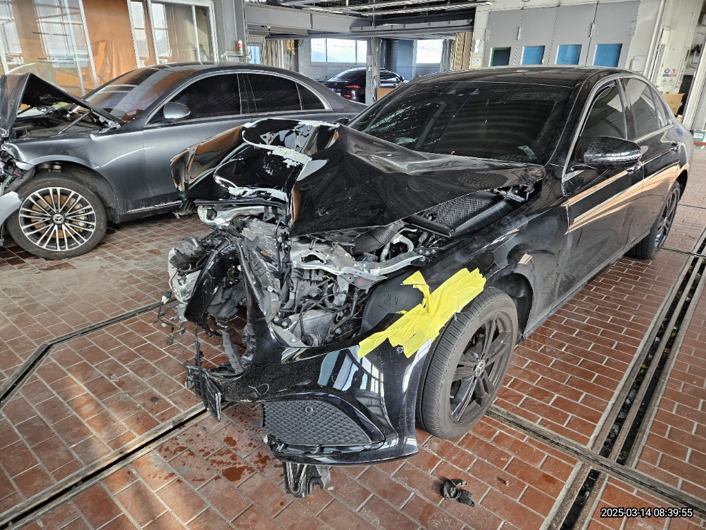 2021 Mercedes-Benz E350 4MATIC, photograph 4