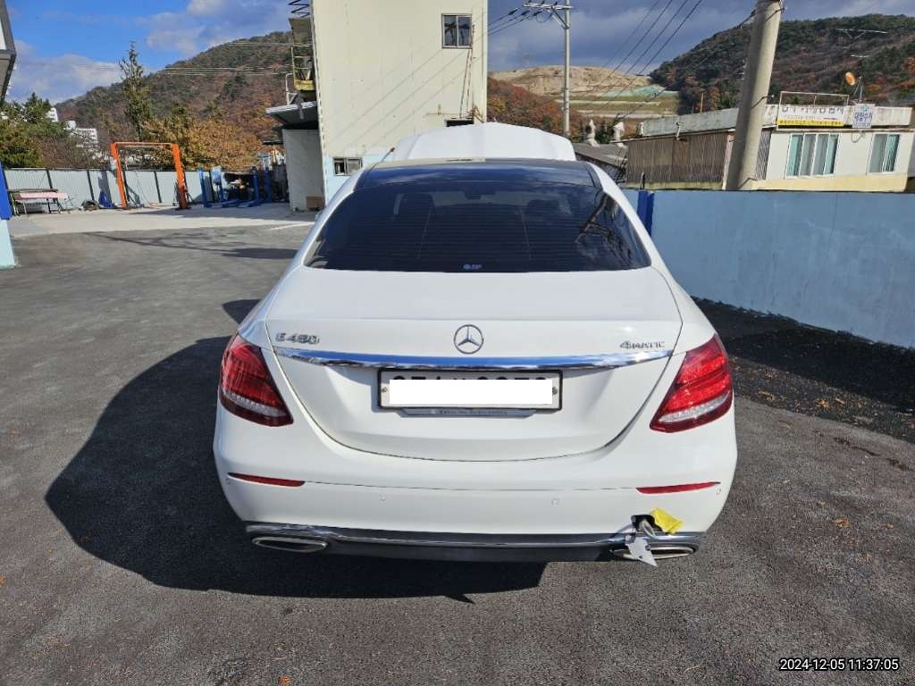 2020 Mercedes-Benz E450 4MATIC, photograph 3