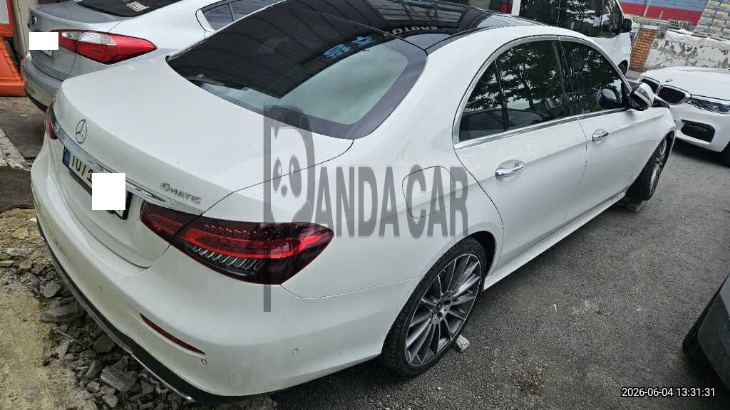 2022 Mercedes-Benz E350 4MATIC, photograph 4