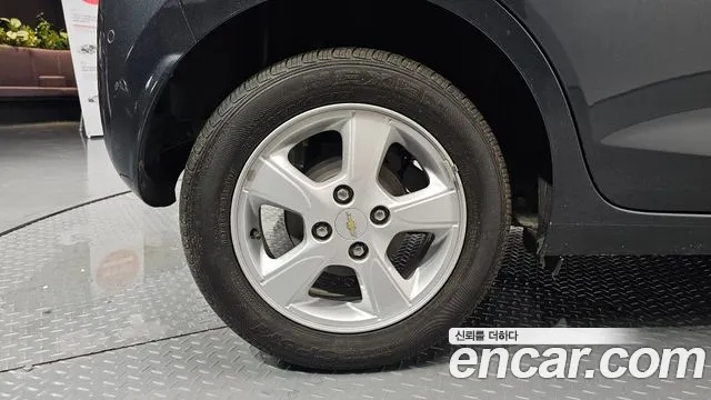 2017 ChevroletGMDaewoo Spark LT, photograph 9