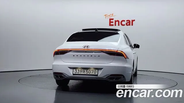 2021 Hyundai Grandeur Calligraphy, photograph 9