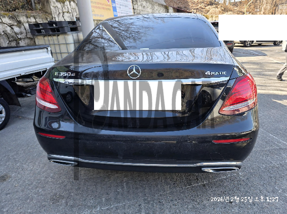 2017 Mercedes-Benz E220 d 4Matic, photograph 1