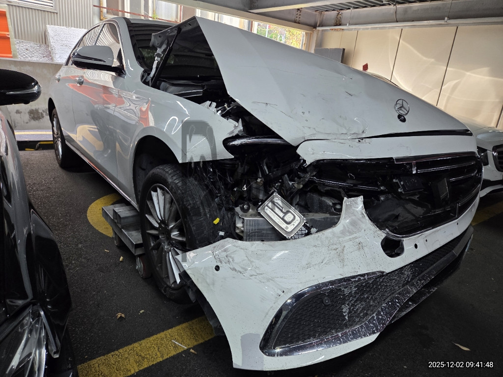 2022 Mercedes-Benz E250, photograph 3