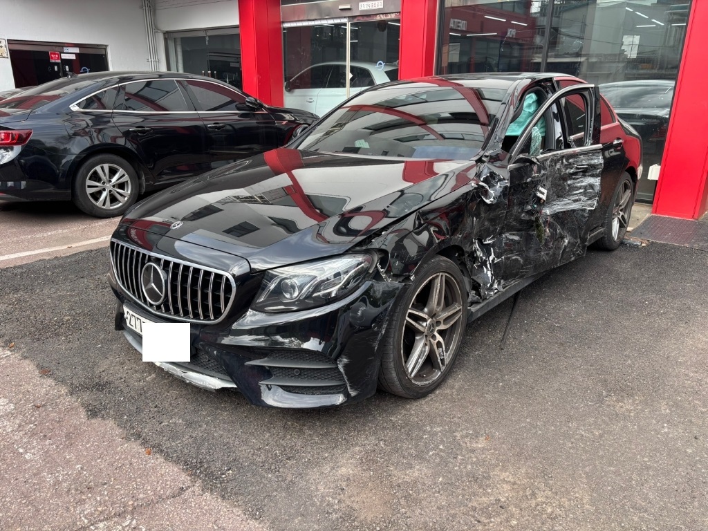2020 Mercedes-Benz E 300 4MATIC, photograph 5