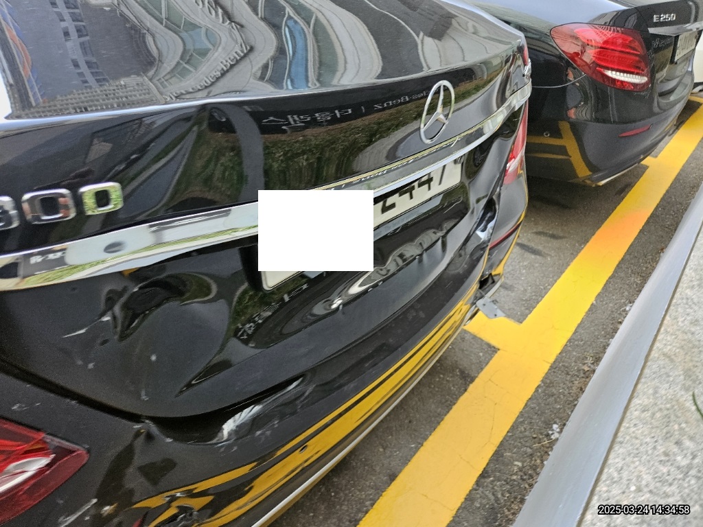 2018 Mercedes-Benz E300 4Matic, photograph 4