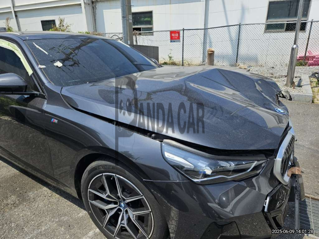 2025 BMW i5 eDrive40, photograph 5