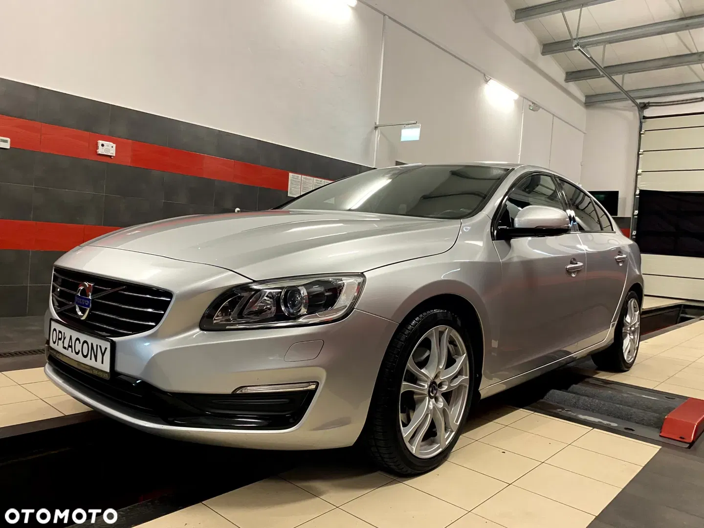 2017 Volvo S60 D4 Drive-E R-Design Momentum, photograph 3